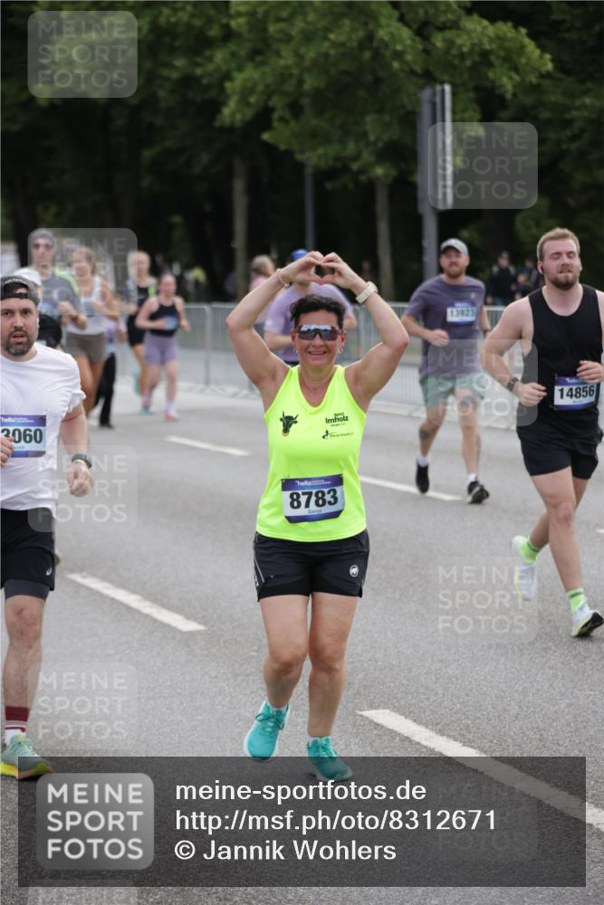 29.06.2025 - hella hamburg halbmarathon Jannik Wohlers http://msf.ph/oto/8312671 29.06.2025 10:38:35 Lombardsbrücke 1232, 1390, 1451, 2524, 2534, 3307, 3745, 3927, 4257, 4320, 4410, 4964, 6062, 6112, 6611, 7263, 7589, 8367, 8457, 8783, 9708, 9974, 9977, 10072, 10554, 10604, 10696, 11059, 12028, 12090, 12092, 12410, 12722, 13060, 13922, 14557, 14558, 14856, 16335, 16388, 16841, 16883, 17313, 18050, 18504 meine-sportfotos.de