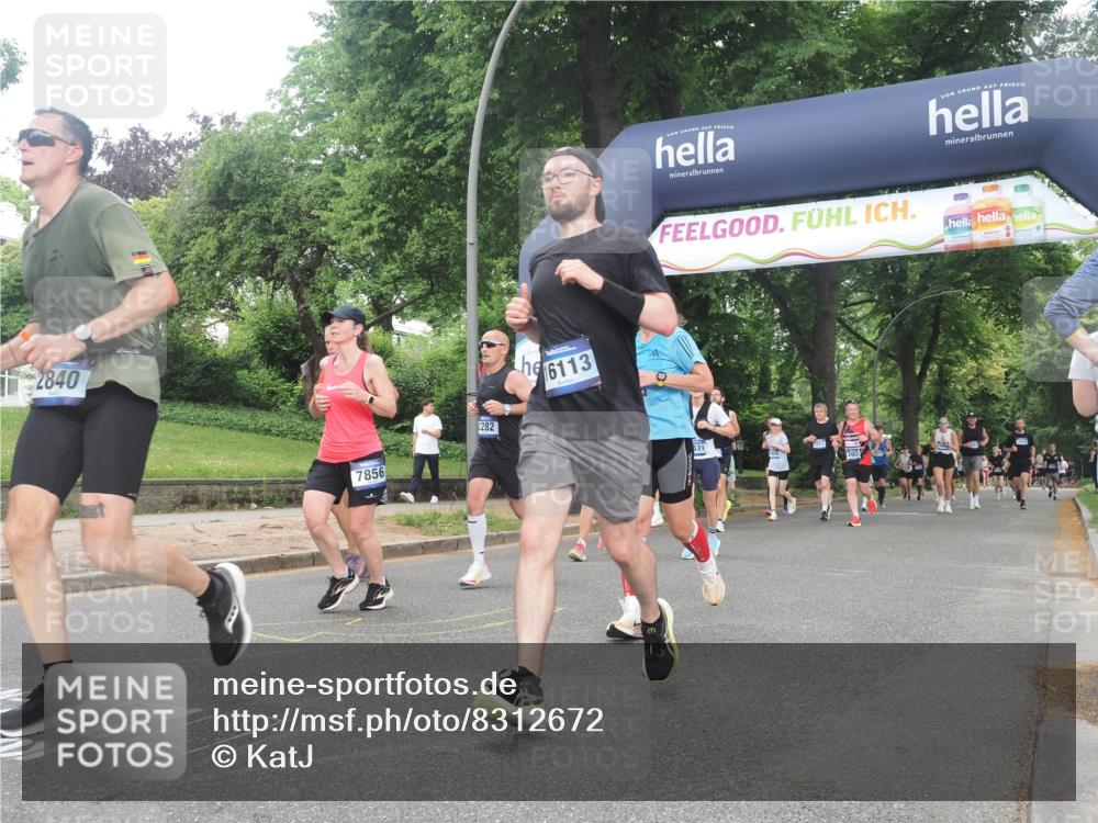29.06.2025 - hella hamburg halbmarathon KatJ http://msf.ph/oto/8312672 29.06.2025 10:44:53 Zwischen KM18-KM19 1611, 2282, 2806, 2840, 2907, 6104, 6595, 7856 meine-sportfotos.de