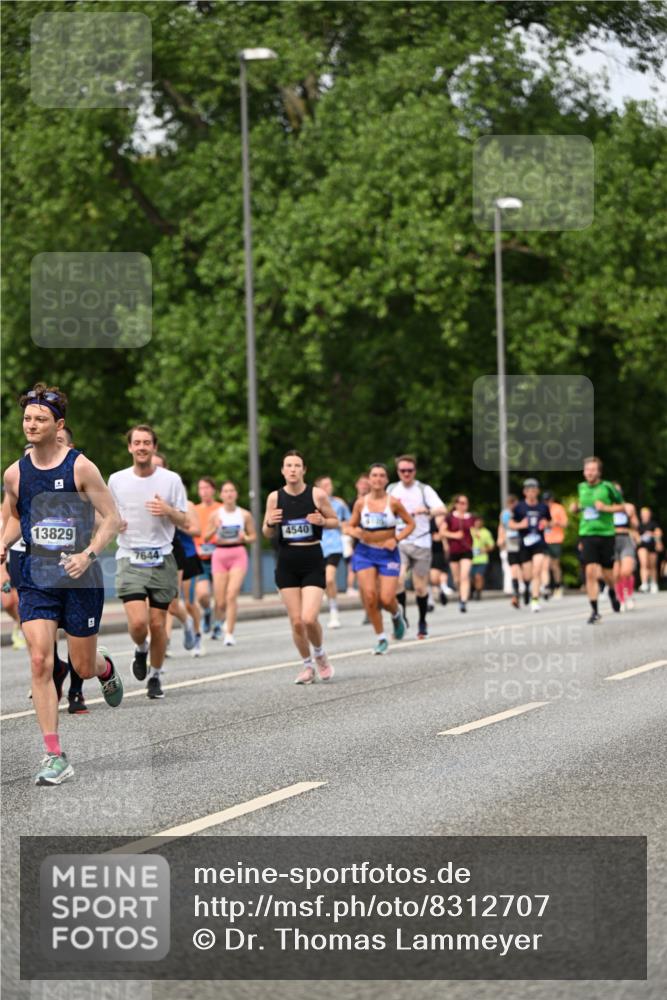 29.06.2025 - hella hamburg halbmarathon Dr. Thomas Lammeyer http://msf.ph/oto/8312707 29.06.2025 10:38:37 Kennedybrücke 1025, 1705, 1787, 2376, 2496, 2510, 2511, 2801, 3145, 3420, 3829, 4479, 4540, 4942, 5609, 6034, 6105, 6109, 6574, 6718, 6727, 6843, 7324, 7329, 7644, 8021, 8202, 8282, 8589, 8965, 9094, 9379, 9448, 9514, 10007, 10674, 11122, 11245, 11432 meine-sportfotos.de