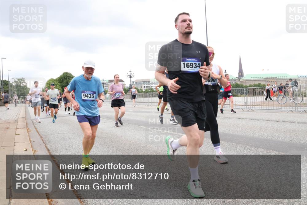 29.06.2025 - hella hamburg halbmarathon Lena Gebhardt http://msf.ph/oto/8312710 29.06.2025 10:56:36 Lombardsbrücke 1047, 9435, 5237, 16934, 690, 1047, 1113, 1738, 2095, 2143, 2307, 2887, 2915, 2932, 2991, 3257, 3348, 3418, 3438, 3516, 3517, 3520, 3614, 3675, 3676, 3953, 3987, 4083, 4094, 4118, 4773, 5237, 5438, 5580, 5589, 5693, 5757, 5911, 5944, 6348, 6349, 6690, 6968, 7025, 7028, 7090, 7307, 7381, 7711, 8005, 8108, 8150, 8517, 8606, 8766, 8939, 8943, 9172, 9210, 9383, 9435, 9606, 9910, 9948, 9953, 10555, 10569, 10571, 10740, 10784, 10987 meine-sportfotos.de