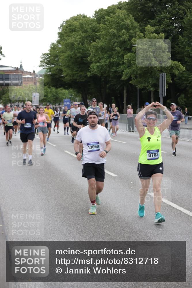 29.06.2025 - hella hamburg halbmarathon Jannik Wohlers http://msf.ph/oto/8312718 29.06.2025 10:38:35 Lombardsbrücke 1232, 1390, 1451, 2524, 2534, 3307, 3745, 3927, 4257, 4320, 4410, 4964, 6062, 6112, 6611, 7263, 7589, 8367, 8457, 8783, 9708, 9974, 9977, 10072, 10554, 10604, 10696, 11059, 12028, 12090, 12092, 12410, 12722, 13060, 13922, 14557, 14558, 14856, 16335, 16388, 16841, 16883, 17313, 18050, 18504 meine-sportfotos.de