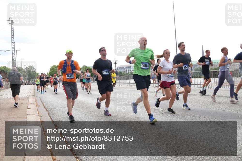 29.06.2025 - hella hamburg halbmarathon Lena Gebhardt http://msf.ph/oto/8312753 29.06.2025 10:37:20 Lombardsbrücke 16192, 17388, 5560, 2212, 4347, 14343, 176, 1022, 1253, 1276, 1337, 1339, 1488, 1490, 1597, 1819, 1952, 1954, 2016, 2031, 2072, 2104, 2272, 2480, 2486, 2640, 3127, 3165, 3633, 3714, 3895, 4097, 4347, 4733, 5146, 5171, 5186, 5224, 5538, 5560, 5640, 5786, 5790, 5940, 6172, 6359, 6584, 6804, 6821, 6955, 7085, 7124, 7202, 7235, 7544, 7707, 7777, 7823, 8007, 8257, 8258, 8315, 8758, 8811, 8843, 9054, 9055, 9524, 12123, 12472, 12824, 16680 meine-sportfotos.de
