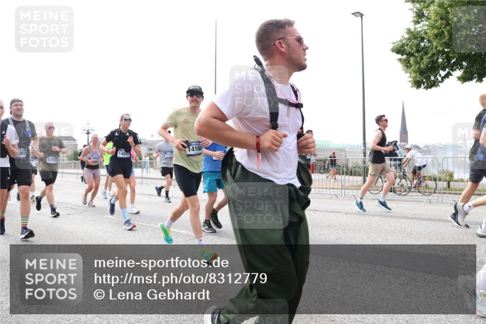 29.06.2025 - hella hamburg halbmarathon Lena Gebhardt http://msf.ph/oto/8312779 29.06.2025 10:22:08 Lombardsbrücke 14168, 061, 14035, 15324, 9807, 10710, 1003, 1158, 1187, 1191, 1250, 1294, 1419, 1598, 1668, 1958, 1963, 2009, 2022, 2063, 2172, 2315, 2351, 2353, 2514, 2529, 2744, 3050, 3108, 3172, 3458, 3606, 3768, 3910, 3946, 3995, 4046, 4113, 4114, 4131, 4289, 4366, 4375, 4376, 4556, 4559, 4829, 4970, 5079, 5641, 5838, 6030, 6048, 6049, 6303, 6307, 6347, 6475, 6676, 6805, 6820, 6881, 6977, 7075, 7162, 7612, 7672, 7794, 8431, 8715, 8855, 8860, 8884, 8954, 8959, 9002, 9062 meine-sportfotos.de