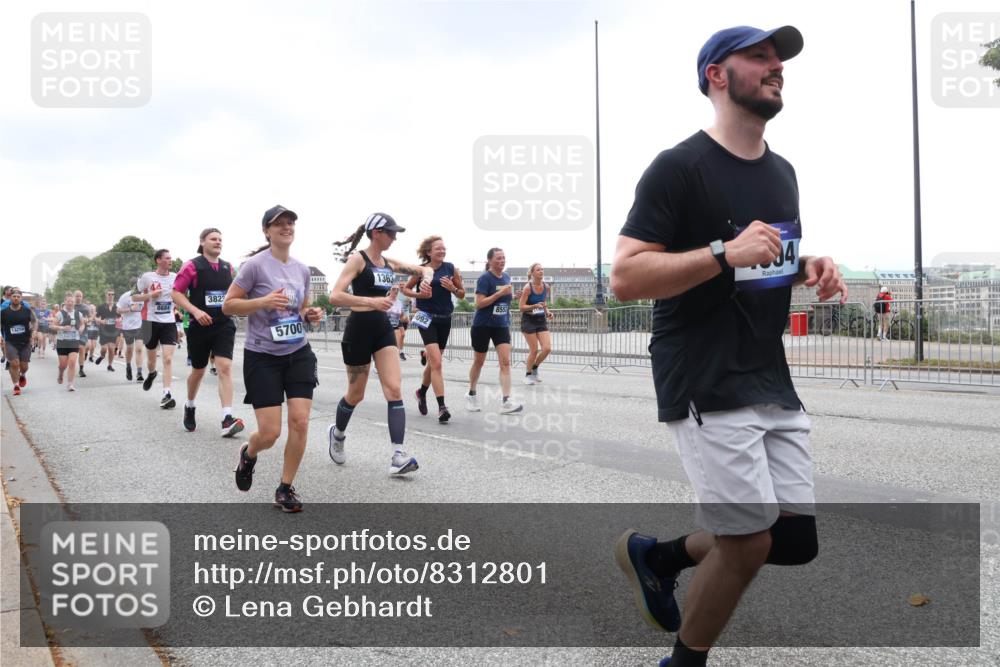 29.06.2025 - hella hamburg halbmarathon Lena Gebhardt http://msf.ph/oto/8312801 29.06.2025 10:47:01 Lombardsbrücke 13756, 3823, 5700, 1363, 092, 8553, 94, 1073, 1185, 1286, 1363, 1371, 1375, 1593, 1607, 1704, 1720, 1961, 1999, 2162, 2211, 2320, 2327, 2537, 2555, 2556, 2665, 2981, 3277, 3406, 3407, 3469, 3734, 3823, 4184, 4202, 4239, 4296, 4342, 4355, 4483, 4604, 5111, 5114, 5700, 5796, 5953, 6485, 6496, 6740, 6879, 7073, 7412, 7430, 7431, 7767, 7827, 8131, 8477, 8486, 8553, 8684, 8706, 8967, 9691, 10230, 13969, 14261, 15852, 16882, 16987 meine-sportfotos.de