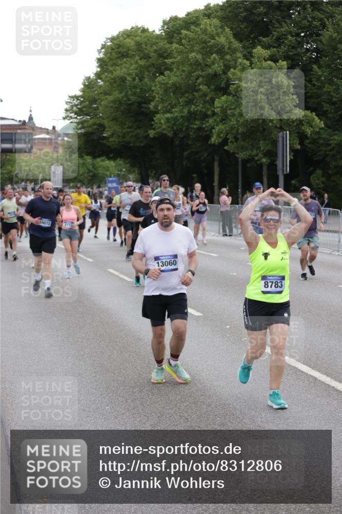 29.06.2025 - hella hamburg halbmarathon Jannik Wohlers http://msf.ph/oto/8312806 29.06.2025 10:38:35 Lombardsbrücke 1232, 1390, 1451, 2524, 2534, 3307, 3745, 3927, 4257, 4320, 4410, 4964, 6062, 6112, 6611, 7263, 7589, 8367, 8457, 8783, 9708, 9974, 9977, 10072, 10554, 10604, 10696, 11059, 12028, 12090, 12092, 12410, 12722, 13060, 13922, 14557, 14558, 14856, 16335, 16388, 16841, 16883, 17313, 18050, 18504 meine-sportfotos.de