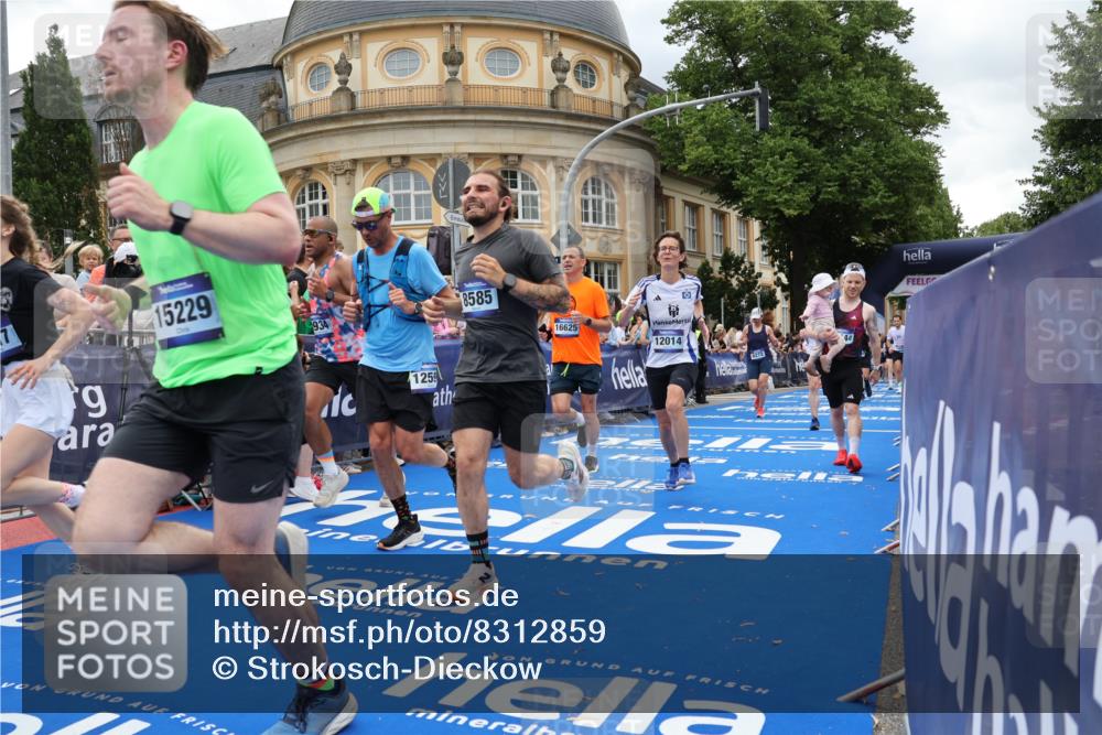 29.06.2025 - hella hamburg halbmarathon Strokosch-Dieckow http://msf.ph/oto/8312859 29.06.2025 10:57:20 Ziel 2417, 2676, 3435, 4940, 5926, 6272, 6281, 6302, 8393, 8585, 9450, 9577, 9727, 9934, 10383, 11590, 12014, 12590, 13394, 13664, 15229, 15664, 15695, 16093, 16625, 16830, 17160, 17660, 17758, 17779, 17828, 17848, 17993 meine-sportfotos.de
