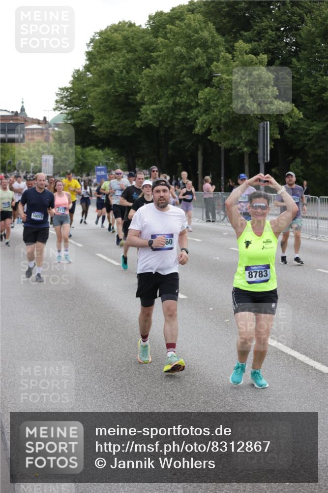 29.06.2025 - hella hamburg halbmarathon Jannik Wohlers http://msf.ph/oto/8312867 29.06.2025 10:38:36 Lombardsbrücke 1232, 1390, 1451, 2524, 2534, 2571, 2998, 3307, 3745, 4257, 4320, 4410, 4964, 6062, 6112, 6611, 7263, 7589, 7815, 8457, 8783, 9708, 9974, 9977, 10072, 10315, 10554, 10604, 10696, 11059, 12028, 12090, 12092, 12410, 12722, 12745, 13060, 13922, 14557, 14558, 14856, 16335, 16388, 16841, 16883, 17313, 18504 meine-sportfotos.de