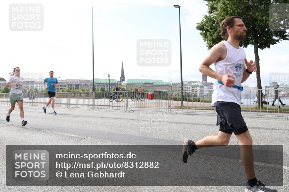 29.06.2025 - hella hamburg halbmarathon Lena Gebhardt http://msf.ph/oto/8312882 29.06.2025 10:12:23 Lombardsbrücke 9254, 1062, 1249, 1610, 1785, 1790, 1850, 2661, 2963, 2964, 3182, 3248, 3262, 3746, 4453, 4499, 4554, 5150, 5166, 5176, 5597, 5598, 6822, 6871, 6966, 7014, 7474, 8971, 9253, 9254, 9405, 9705, 10409, 10581, 10685, 11509, 11525, 11537, 11581, 12456, 13171, 13542, 13566, 13816, 14060, 14196, 14313, 14540, 14863, 14868, 15137, 15369, 16379, 16473, 16976, 18178, 18261, 18395, 18429, 18493, 18655 meine-sportfotos.de