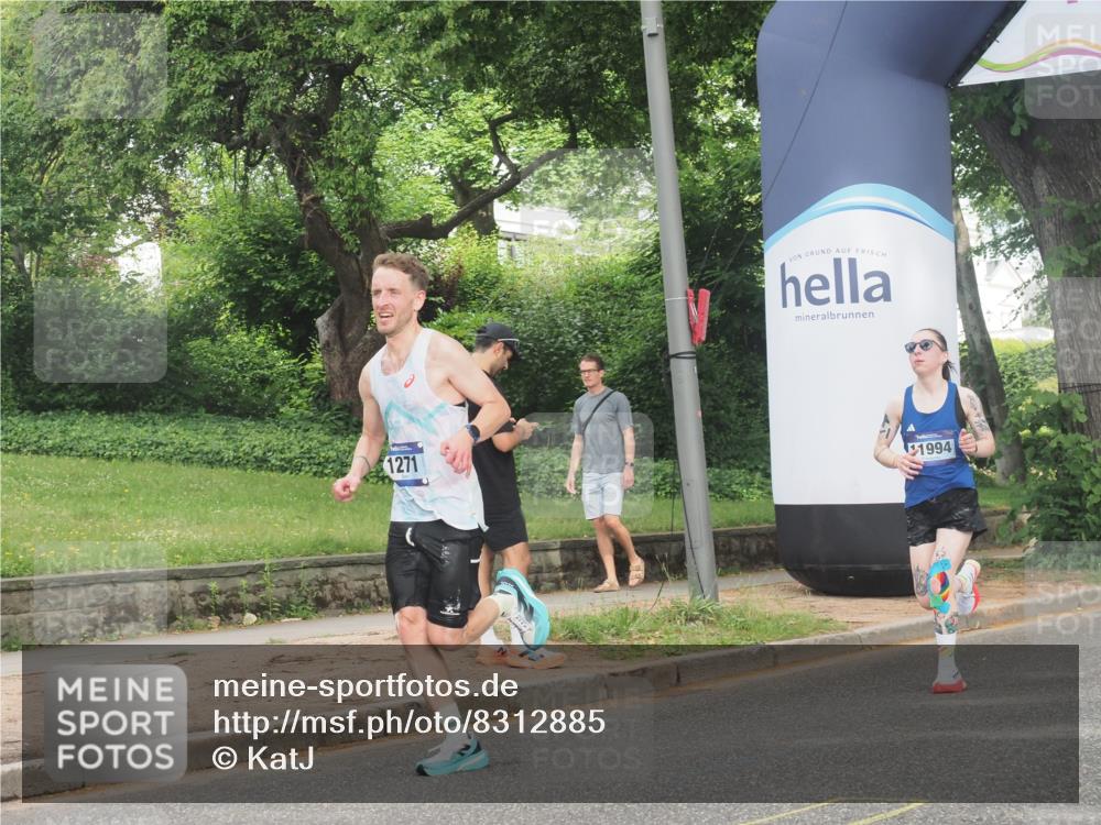 29.06.2025 - hella hamburg halbmarathon KatJ http://msf.ph/oto/8312885 29.06.2025 10:15:30 Zwischen KM18-KM19 1271 meine-sportfotos.de