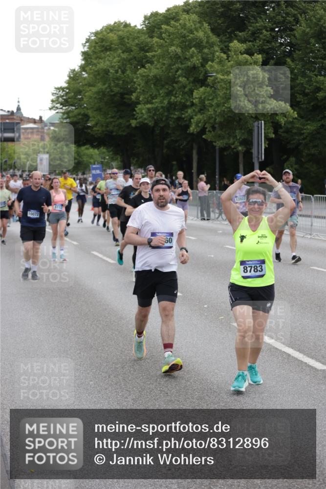 29.06.2025 - hella hamburg halbmarathon Jannik Wohlers http://msf.ph/oto/8312896 29.06.2025 10:38:36 Lombardsbrücke 1232, 1390, 1451, 2524, 2534, 2571, 2998, 3307, 3745, 4257, 4320, 4410, 4964, 6062, 6112, 6611, 7263, 7589, 7815, 8457, 8783, 9708, 9974, 9977, 10072, 10315, 10554, 10604, 10696, 11059, 12028, 12090, 12092, 12410, 12722, 12745, 13060, 13922, 14557, 14558, 14856, 16335, 16388, 16841, 16883, 17313, 18504 meine-sportfotos.de