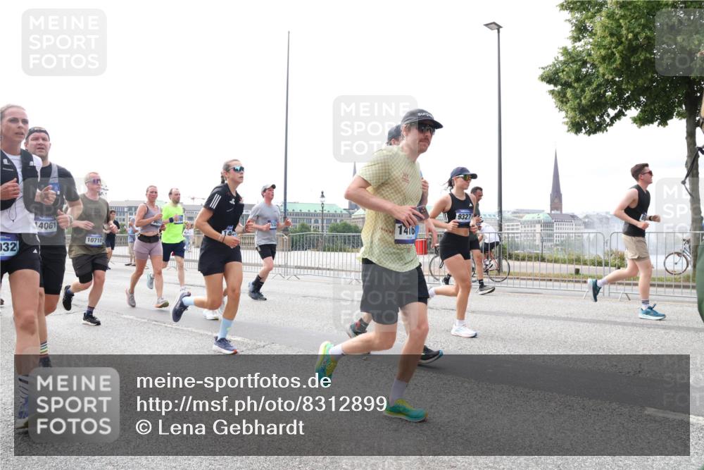 29.06.2025 - hella hamburg halbmarathon Lena Gebhardt http://msf.ph/oto/8312899 29.06.2025 10:22:08 Lombardsbrücke 177, 032, 4061, 52, 10710, 1416, 9327, 1003, 1158, 1187, 1191, 1250, 1294, 1419, 1598, 1668, 1958, 1963, 2009, 2022, 2063, 2172, 2315, 2351, 2353, 2514, 2529, 2744, 3050, 3108, 3172, 3458, 3606, 3768, 3910, 3946, 3995, 4046, 4113, 4114, 4131, 4289, 4366, 4375, 4376, 4556, 4559, 4829, 4970, 5079, 5641, 5838, 6030, 6048, 6049, 6303, 6307, 6347, 6475, 6676, 6805, 6820, 6881, 6977, 7075, 7162, 7612, 7672, 7794, 8431, 8715, 8855, 8860, 8884, 8954, 8959, 9002, 9062 meine-sportfotos.de