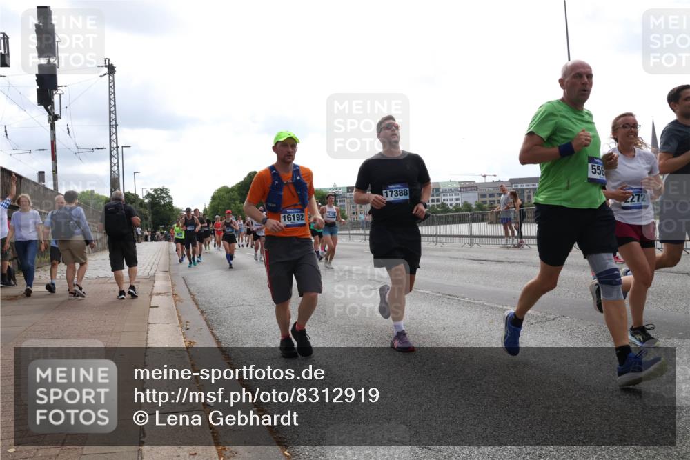 29.06.2025 - hella hamburg halbmarathon Lena Gebhardt http://msf.ph/oto/8312919 29.06.2025 10:37:20 Lombardsbrücke 16192, 1276, 17388, 556, 2272, 1022, 1253, 1276, 1337, 1339, 1488, 1490, 1597, 1819, 1952, 1954, 2016, 2031, 2072, 2104, 2272, 2480, 2486, 2640, 3127, 3165, 3633, 3714, 3895, 4097, 4347, 4733, 5146, 5171, 5186, 5224, 5538, 5560, 5640, 5786, 5790, 5940, 6172, 6359, 6584, 6804, 6821, 6955, 7085, 7124, 7202, 7235, 7544, 7707, 7777, 7823, 8007, 8257, 8258, 8315, 8758, 8811, 8843, 9054, 9055, 9524, 12123, 12472, 12824, 16680 meine-sportfotos.de