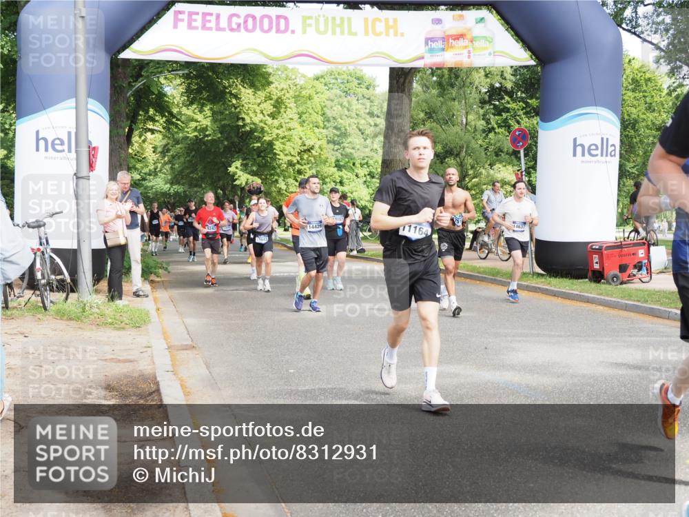 29.06.2025 - hella hamburg halbmarathon MichiJ http://msf.ph/oto/8312931 29.06.2025 11:32:25 Zwischen KM18-KM19 1961, 2254, 3401, 4202, 4296, 4325, 4523, 4659, 6463, 7293, 8203, 8967, 9000, 9350, 10512, 11164, 11468, 12152, 12981, 15543, 17288, 17514, 17536, 18580, 18898 meine-sportfotos.de