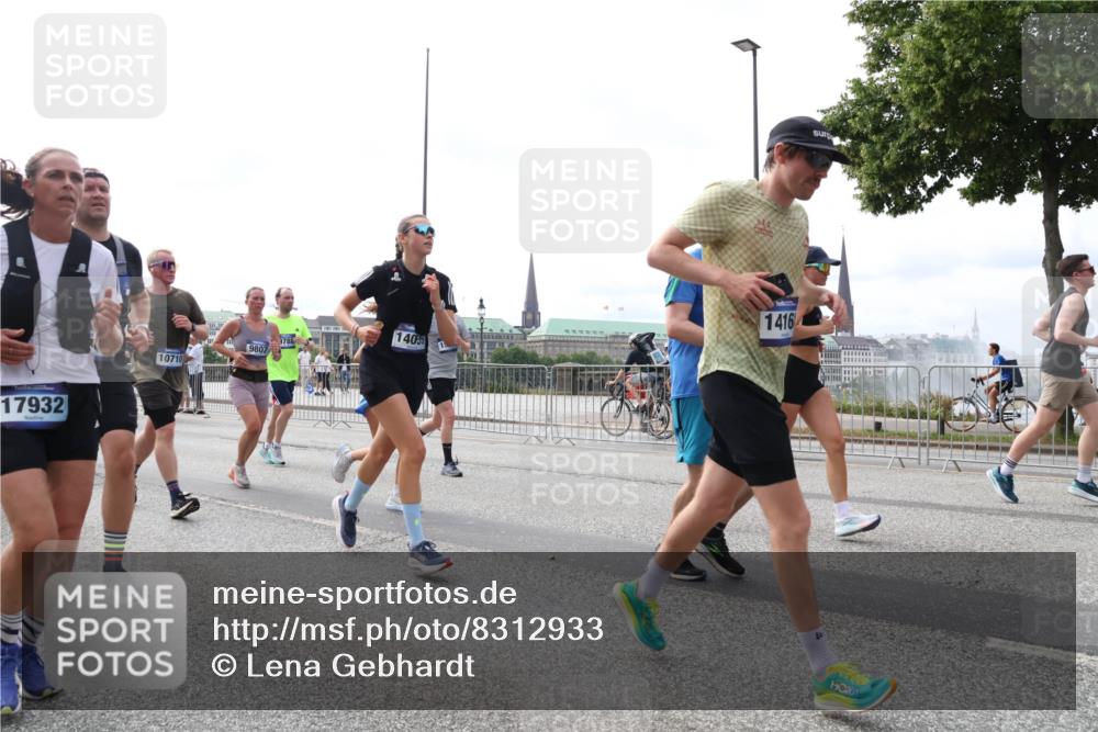 29.06.2025 - hella hamburg halbmarathon Lena Gebhardt http://msf.ph/oto/8312933 29.06.2025 10:22:09 Lombardsbrücke 17932, 140, 15, 3788, 9807, 10710, 1416, 1003, 1158, 1187, 1191, 1250, 1294, 1419, 1598, 1668, 1958, 1963, 2009, 2022, 2063, 2172, 2315, 2351, 2353, 2514, 2529, 2744, 3050, 3108, 3172, 3458, 3606, 3768, 3910, 3946, 3995, 4046, 4113, 4114, 4131, 4289, 4366, 4375, 4376, 4556, 4559, 4829, 4970, 5079, 5641, 5838, 6030, 6048, 6049, 6303, 6307, 6347, 6475, 6676, 6805, 6820, 6881, 6977, 7075, 7162, 7672, 7794, 8431, 8511, 8715, 8855, 8860, 8884, 8954, 8959, 9002, 9062 meine-sportfotos.de