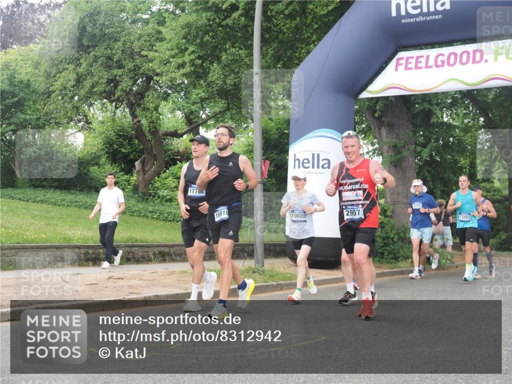 29.06.2025 - hella hamburg halbmarathon KatJ http://msf.ph/oto/8312942 29.06.2025 10:44:56 Zwischen KM18-KM19 2282, 2806, 2840, 2907, 3251, 5341, 6104, 7856 meine-sportfotos.de