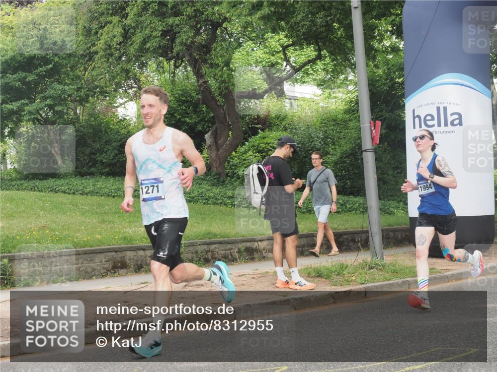 29.06.2025 - hella hamburg halbmarathon KatJ http://msf.ph/oto/8312955 29.06.2025 10:15:30 Zwischen KM18-KM19 1271 meine-sportfotos.de