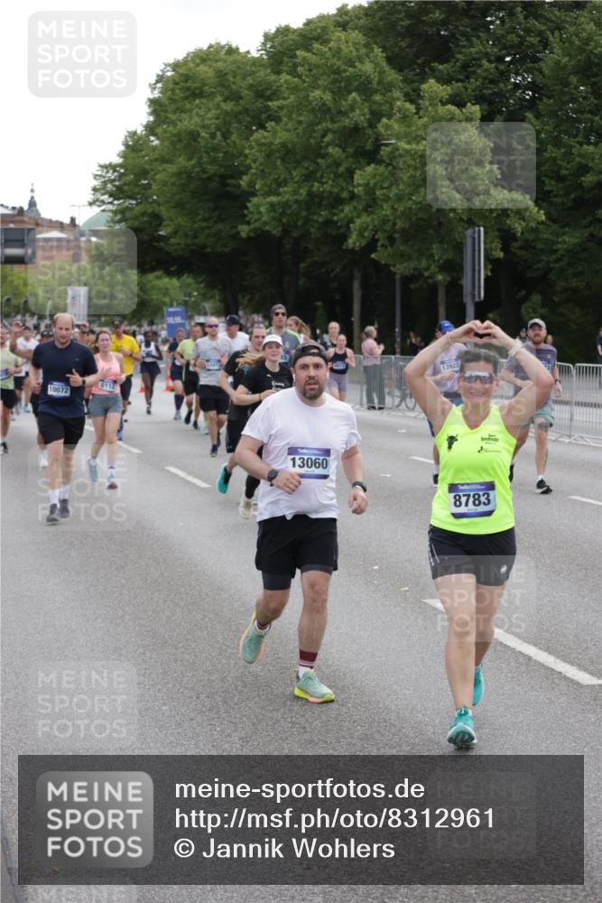 29.06.2025 - hella hamburg halbmarathon Jannik Wohlers http://msf.ph/oto/8312961 29.06.2025 10:38:36 Lombardsbrücke 1232, 1390, 1451, 2524, 2534, 2571, 2998, 3307, 3745, 4257, 4320, 4410, 4964, 6062, 6112, 6611, 7263, 7589, 7815, 8457, 8783, 9708, 9974, 9977, 10072, 10315, 10554, 10604, 10696, 11059, 12028, 12090, 12092, 12410, 12722, 12745, 13060, 13922, 14557, 14558, 14856, 16335, 16388, 16841, 16883, 17313, 18504 meine-sportfotos.de