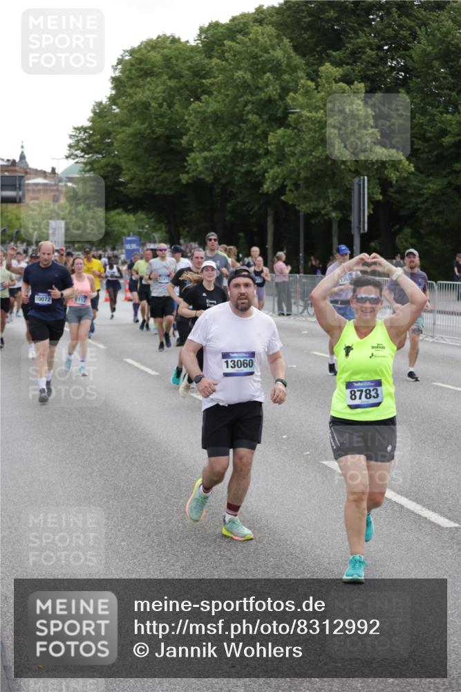 29.06.2025 - hella hamburg halbmarathon Jannik Wohlers http://msf.ph/oto/8312992 29.06.2025 10:38:36 Lombardsbrücke 1232, 1390, 1451, 2524, 2534, 2571, 2998, 3307, 3745, 4257, 4320, 4410, 4964, 6062, 6112, 6611, 7263, 7589, 7815, 8457, 8783, 9708, 9974, 9977, 10072, 10315, 10554, 10604, 10696, 11059, 12028, 12090, 12092, 12410, 12722, 12745, 13060, 13922, 14557, 14558, 14856, 16335, 16388, 16841, 16883, 17313, 18504 meine-sportfotos.de
