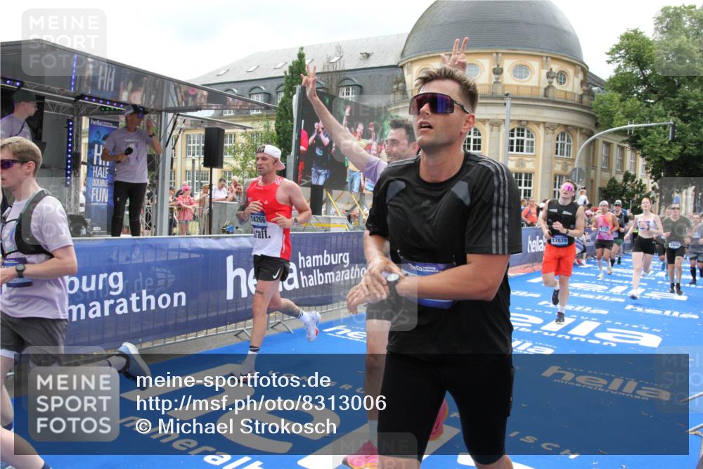 29.06.2025 - hella hamburg halbmarathon Michael Strokosch http://msf.ph/oto/8313006 29.06.2025 10:58:50 Ziel 1319, 2488, 2656, 2840, 3859, 5277, 5675, 6720, 8807, 8929, 10268, 10539, 10943, 11605, 11846, 13512, 13880, 14266, 14902, 14965, 16189, 17405, 17630, 17839, 18232, 18954 meine-sportfotos.de