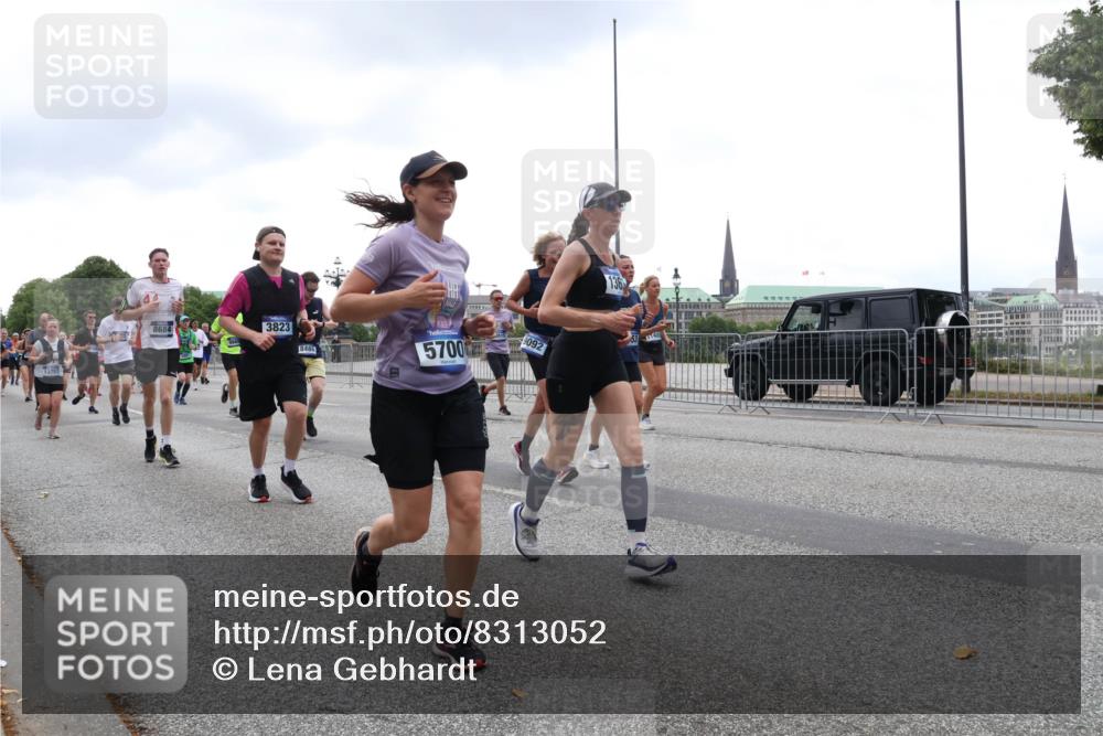 29.06.2025 - hella hamburg halbmarathon Lena Gebhardt http://msf.ph/oto/8313052 29.06.2025 10:47:02 Lombardsbrücke 8684, 3823, 8486, 5700, 9092, 136, 1073, 1185, 1286, 1363, 1371, 1375, 1463, 1593, 1607, 1704, 1720, 1961, 1999, 2162, 2211, 2320, 2327, 2537, 2555, 2556, 2665, 2981, 3277, 3406, 3407, 3734, 3823, 4184, 4202, 4239, 4296, 4342, 4355, 4483, 4604, 4806, 5111, 5114, 5700, 5796, 5953, 6485, 6496, 6740, 6879, 7073, 7412, 7430, 7431, 7631, 7827, 8105, 8131, 8477, 8486, 8553, 8684, 8706, 8967, 9691, 10230, 13969, 14261, 15852, 16882, 16987 meine-sportfotos.de