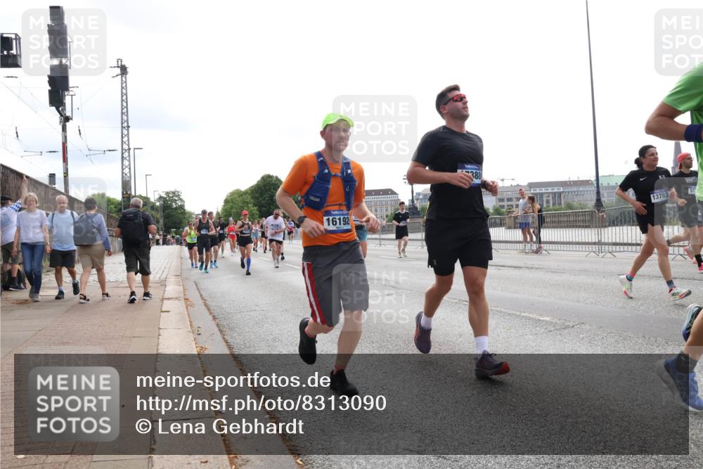 29.06.2025 - hella hamburg halbmarathon Lena Gebhardt http://msf.ph/oto/8313090 29.06.2025 10:37:21 Lombardsbrücke 16192, 388, 13783, 51, 1022, 1253, 1276, 1337, 1339, 1488, 1490, 1597, 1819, 1952, 1954, 2016, 2031, 2072, 2104, 2272, 2480, 2486, 2640, 3127, 3165, 3633, 3714, 4097, 4347, 4733, 5146, 5171, 5186, 5224, 5538, 5560, 5640, 5786, 5790, 5940, 6172, 6359, 6584, 6804, 6821, 6955, 7085, 7124, 7202, 7235, 7544, 7707, 7777, 7823, 8007, 8257, 8258, 8315, 8758, 8811, 8843, 9054, 9055, 9524, 10506, 12123, 12472, 12824, 16680 meine-sportfotos.de