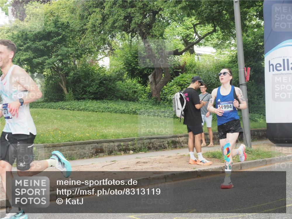 29.06.2025 - hella hamburg halbmarathon KatJ http://msf.ph/oto/8313119 29.06.2025 10:15:31 Zwischen KM18-KM19 1271 meine-sportfotos.de