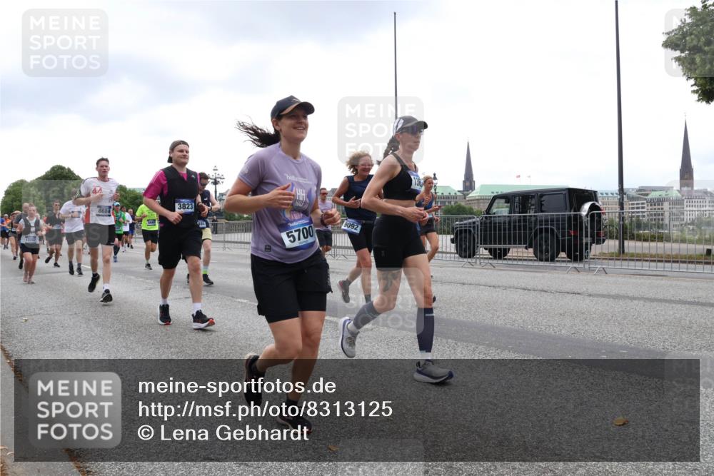 29.06.2025 - hella hamburg halbmarathon Lena Gebhardt http://msf.ph/oto/8313125 29.06.2025 10:47:02 Lombardsbrücke 13757, 8684, 3823, 5700, 9092, 1073, 1185, 1286, 1363, 1371, 1375, 1463, 1593, 1607, 1704, 1720, 1961, 1999, 2162, 2211, 2320, 2327, 2537, 2555, 2556, 2665, 2981, 3277, 3406, 3407, 3734, 3823, 4184, 4202, 4239, 4296, 4342, 4355, 4483, 4604, 4806, 5111, 5114, 5700, 5796, 5953, 6485, 6496, 6740, 6879, 7073, 7412, 7430, 7431, 7631, 7827, 8105, 8131, 8477, 8486, 8553, 8684, 8706, 8967, 9691, 10230, 13969, 14261, 15852, 16882, 16987 meine-sportfotos.de