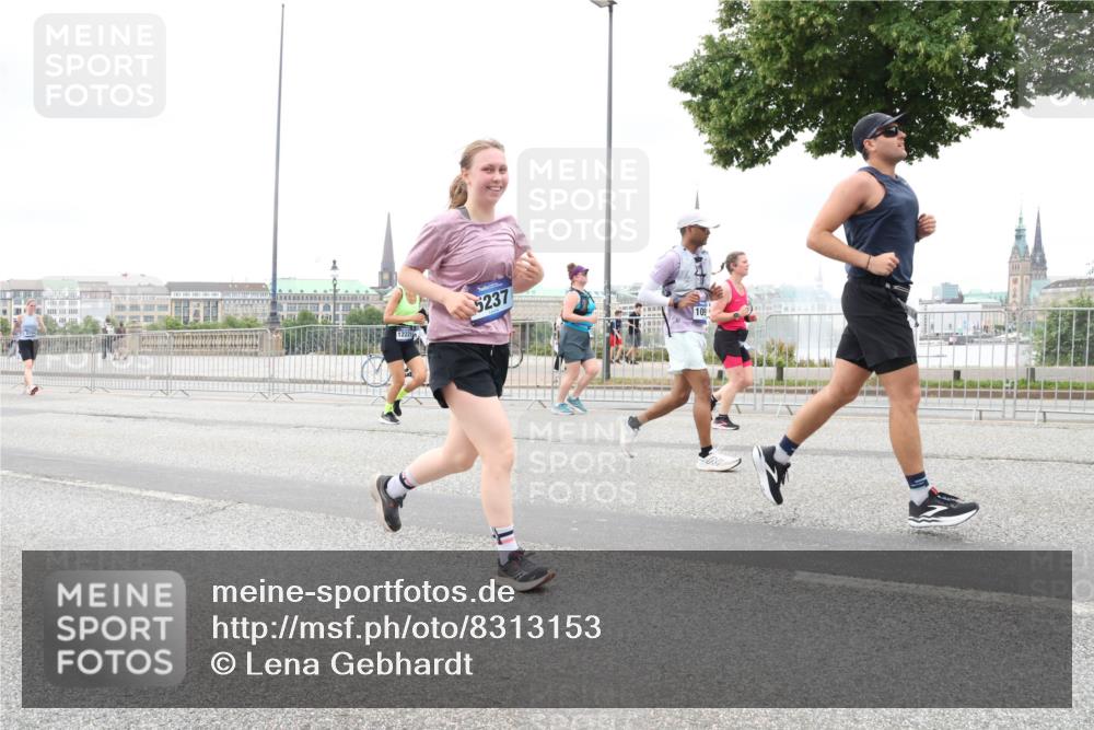 29.06.2025 - hella hamburg halbmarathon Lena Gebhardt http://msf.ph/oto/8313153 29.06.2025 10:56:38 Lombardsbrücke 12221, 5237, 109, 1047, 1113, 1738, 2143, 2307, 2887, 2915, 2932, 2991, 3257, 3348, 3387, 3418, 3438, 3516, 3517, 3520, 3614, 3675, 3676, 3953, 3987, 4083, 4094, 4118, 4773, 5237, 5438, 5580, 5589, 5693, 5757, 5911, 5944, 6348, 6349, 6690, 6968, 7025, 7028, 7090, 7307, 7381, 7711, 8108, 8150, 8517, 8606, 8766, 8939, 8943, 9172, 9210, 9383, 9435, 9606, 9910, 9948, 9953, 10555, 10569, 10571, 10740, 10784, 10987 meine-sportfotos.de