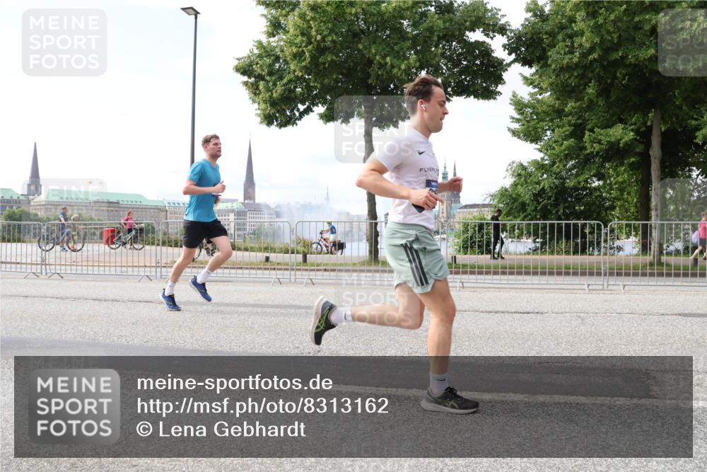 29.06.2025 - hella hamburg halbmarathon Lena Gebhardt http://msf.ph/oto/8313162 29.06.2025 10:12:25 Lombardsbrücke 1062, 1249, 1610, 1785, 1790, 1850, 2661, 2963, 2964, 3182, 3248, 3262, 3746, 4453, 4499, 4554, 5150, 5166, 5176, 5597, 5598, 6822, 6871, 6966, 7014, 7474, 8971, 9253, 9254, 9405, 9705, 10409, 10581, 10685, 11509, 11525, 11537, 11581, 12456, 13171, 13542, 13566, 13816, 14060, 14196, 14313, 14540, 14863, 14868, 14869, 15137, 15369, 16379, 16473, 16826, 16911, 16976, 18178, 18395, 18429, 18493, 18655 meine-sportfotos.de