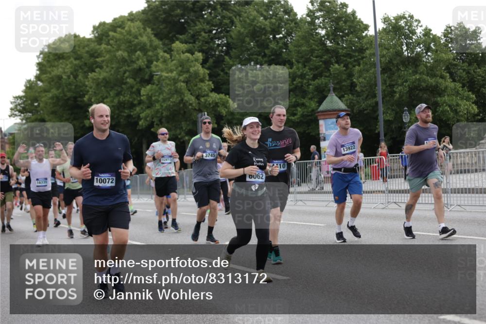 29.06.2025 - hella hamburg halbmarathon Jannik Wohlers http://msf.ph/oto/8313172 29.06.2025 10:38:39 Lombardsbrücke 1232, 1390, 1451, 1760, 2524, 2534, 2571, 2574, 2893, 2998, 3307, 3745, 4257, 4320, 4410, 4964, 6062, 6112, 6611, 7589, 7815, 8457, 8783, 9446, 9708, 9974, 9977, 10001, 10072, 10315, 10554, 10604, 10696, 11201, 12090, 12092, 12410, 12722, 12745, 13060, 13922, 14557, 14558, 14856, 16335, 16388, 16841, 16883, 17313 meine-sportfotos.de