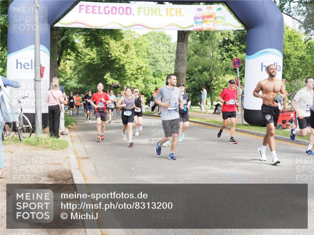 29.06.2025 - hella hamburg halbmarathon MichiJ http://msf.ph/oto/8313200 29.06.2025 11:32:27 Zwischen KM18-KM19 1961, 2450, 3401, 4202, 4296, 6463, 7293, 8203, 8967, 9243, 9350, 10512, 11164, 11468, 14426, 15543, 17288, 17514, 18157, 18580, 18898 meine-sportfotos.de