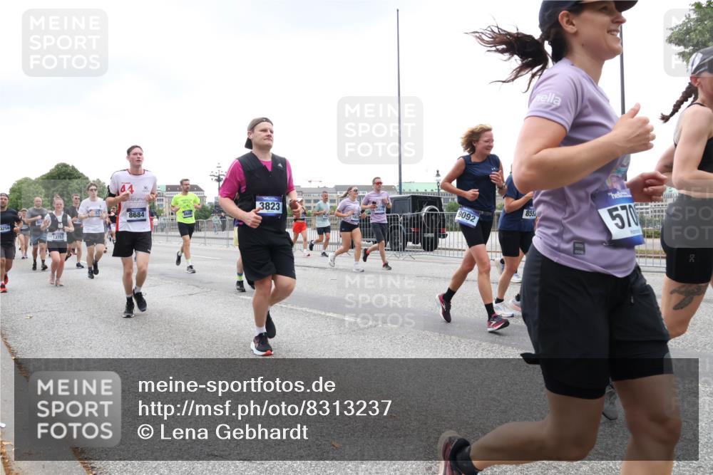 29.06.2025 - hella hamburg halbmarathon Lena Gebhardt http://msf.ph/oto/8313237 29.06.2025 10:47:03 Lombardsbrücke 3756, 13757, 8684, 3823, 9092, 855, 570, 1073, 1185, 1286, 1363, 1371, 1375, 1463, 1593, 1607, 1704, 1720, 1961, 1999, 2162, 2211, 2320, 2327, 2537, 2555, 2556, 2665, 2981, 3277, 3406, 3407, 3734, 3823, 4184, 4202, 4239, 4296, 4342, 4483, 4604, 4806, 4895, 5111, 5114, 5700, 5796, 5953, 6485, 6496, 6740, 6879, 7073, 7412, 7430, 7431, 7630, 7631, 7827, 8105, 8131, 8477, 8486, 8553, 8684, 8706, 8915, 8967, 9691, 14261, 16882, 16987 meine-sportfotos.de