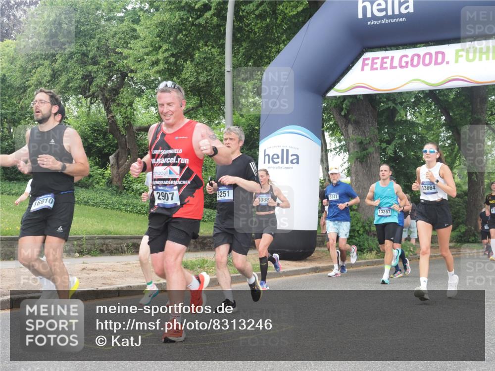 29.06.2025 - hella hamburg halbmarathon KatJ http://msf.ph/oto/8313246 29.06.2025 10:44:57 Zwischen KM18-KM19 2282, 2806, 2840, 2907, 3251, 4088, 5341, 6104, 7856 meine-sportfotos.de