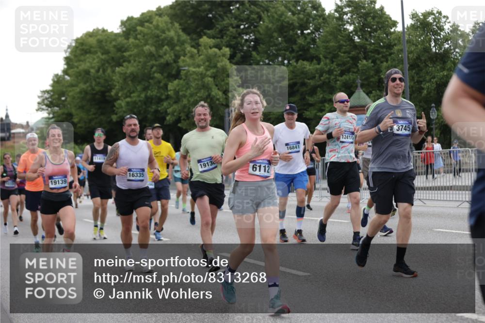 29.06.2025 - hella hamburg halbmarathon Jannik Wohlers http://msf.ph/oto/8313268 29.06.2025 10:38:41 Lombardsbrücke 1451, 1760, 2524, 2534, 2571, 2574, 2893, 2998, 3307, 3745, 4257, 4320, 4410, 4964, 6062, 6112, 6611, 7341, 7506, 7589, 7815, 8457, 8783, 9420, 9446, 9974, 9977, 10001, 10072, 10315, 10516, 10696, 11201, 12090, 12092, 12410, 12745, 13060, 13922, 14557, 14558, 14856, 14956, 15262, 15765, 16335, 16388, 16841, 16883, 17313, 17368 meine-sportfotos.de