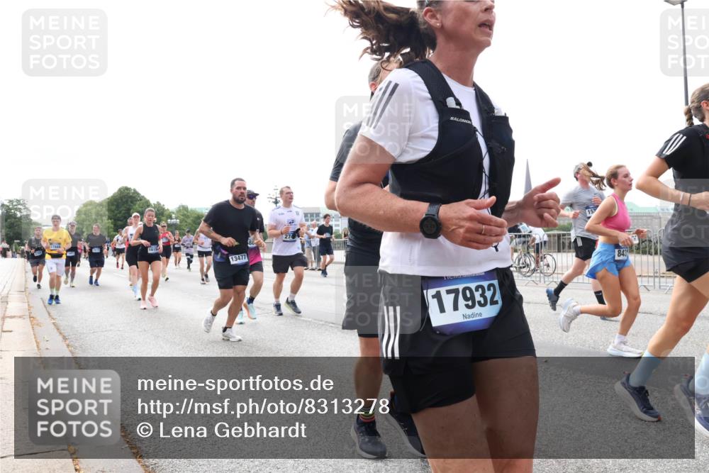 29.06.2025 - hella hamburg halbmarathon Lena Gebhardt http://msf.ph/oto/8313278 29.06.2025 10:22:09 Lombardsbrücke 17944, 1615, 13477, 274, 17932, 843, 1003, 1158, 1187, 1191, 1250, 1294, 1419, 1598, 1668, 1958, 1963, 2009, 2022, 2063, 2172, 2315, 2351, 2353, 2514, 2529, 2744, 3050, 3108, 3172, 3458, 3606, 3768, 3910, 3946, 3995, 4046, 4113, 4114, 4131, 4289, 4366, 4375, 4376, 4556, 4559, 4829, 4970, 5079, 5641, 5838, 6030, 6048, 6049, 6303, 6307, 6347, 6475, 6676, 6805, 6820, 6881, 6977, 7075, 7162, 7672, 7794, 8431, 8511, 8715, 8855, 8860, 8884, 8954, 8959, 9002, 9062 meine-sportfotos.de