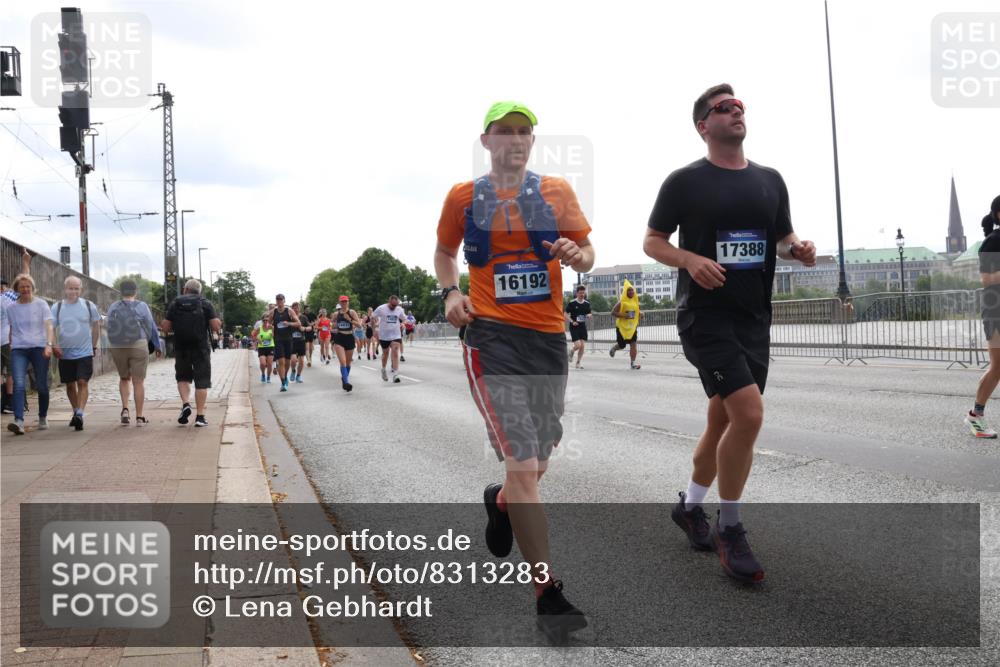 29.06.2025 - hella hamburg halbmarathon Lena Gebhardt http://msf.ph/oto/8313283 29.06.2025 10:37:21 Lombardsbrücke 16192, 17388, 1022, 1253, 1276, 1337, 1339, 1488, 1490, 1597, 1819, 1952, 1954, 2016, 2031, 2072, 2104, 2272, 2480, 2486, 2640, 3127, 3165, 3633, 3714, 4097, 4347, 4733, 5146, 5171, 5186, 5224, 5538, 5560, 5640, 5786, 5790, 5940, 6172, 6359, 6584, 6804, 6821, 6955, 7085, 7124, 7202, 7235, 7544, 7707, 7777, 7823, 8007, 8257, 8258, 8315, 8758, 8811, 8843, 9054, 9055, 9524, 10506, 12123, 12472, 12824, 16680 meine-sportfotos.de