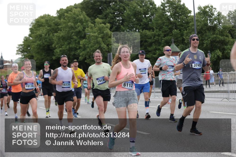 29.06.2025 - hella hamburg halbmarathon Jannik Wohlers http://msf.ph/oto/8313284 29.06.2025 10:38:41 Lombardsbrücke 1451, 1760, 2524, 2534, 2571, 2574, 2893, 2998, 3307, 3745, 4257, 4320, 4410, 4964, 6062, 6112, 6611, 7341, 7506, 7589, 7815, 8457, 8783, 9420, 9446, 9974, 9977, 10001, 10072, 10315, 10516, 10696, 11201, 12090, 12092, 12410, 12745, 13060, 13922, 14557, 14558, 14856, 14956, 15262, 15765, 16335, 16388, 16841, 16883, 17313, 17368 meine-sportfotos.de