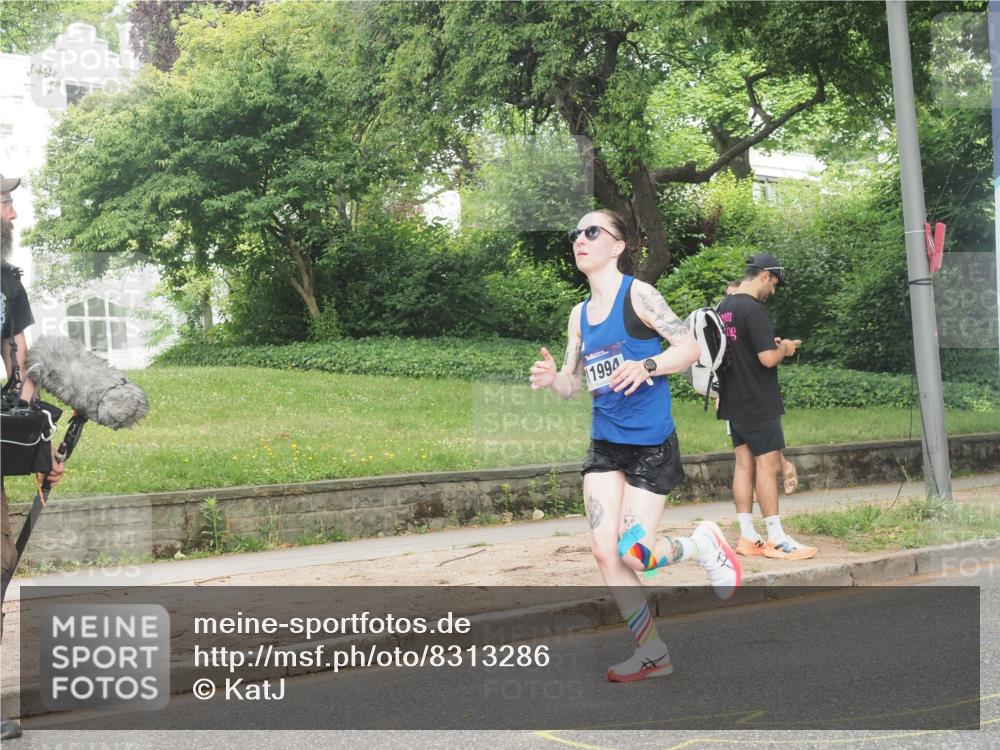 29.06.2025 - hella hamburg halbmarathon KatJ http://msf.ph/oto/8313286 29.06.2025 10:15:31 Zwischen KM18-KM19 1271 meine-sportfotos.de