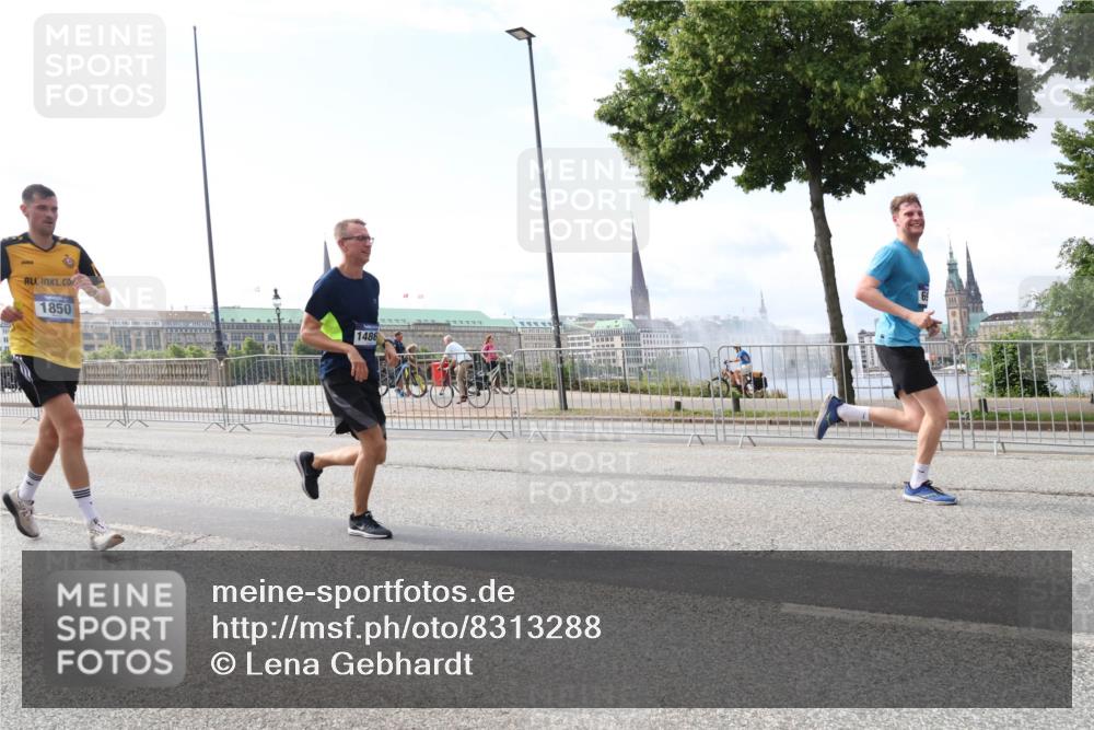 29.06.2025 - hella hamburg halbmarathon Lena Gebhardt http://msf.ph/oto/8313288 29.06.2025 10:12:26 Lombardsbrücke 1850, 1486, 1062, 1249, 1610, 1785, 1790, 1850, 2531, 2661, 2963, 2964, 3182, 3248, 3262, 3746, 4453, 4499, 4554, 5150, 5166, 5176, 5597, 5598, 6822, 6871, 6966, 7014, 7474, 8971, 9253, 9254, 9405, 9705, 10581, 10685, 11509, 11525, 11537, 11581, 12456, 13171, 13566, 13816, 14060, 14196, 14313, 14540, 14863, 14868, 14869, 15137, 15369, 16379, 16473, 16826, 16911, 16976, 18178, 18429, 18493, 18655 meine-sportfotos.de