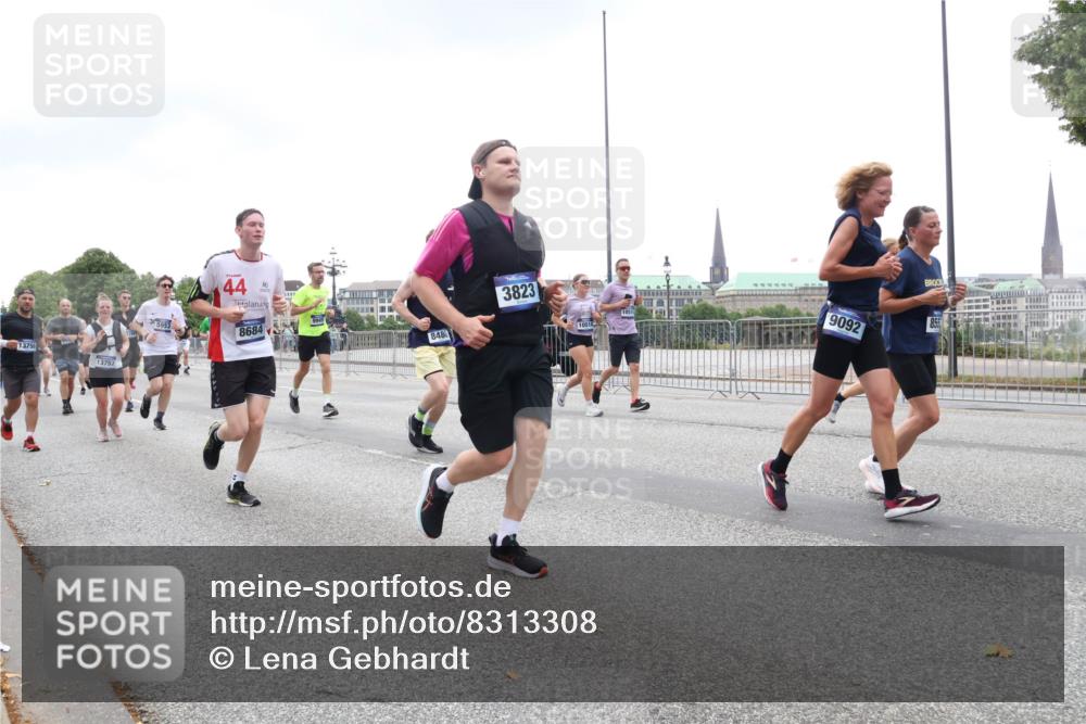 29.06.2025 - hella hamburg halbmarathon Lena Gebhardt http://msf.ph/oto/8313308 29.06.2025 10:47:03 Lombardsbrücke 13756, 13757, 35953, 44, 8684, 8488, 3823, 10514, 10515, 9092, 855, 1073, 1185, 1286, 1363, 1371, 1375, 1463, 1593, 1607, 1704, 1720, 1961, 1999, 2162, 2211, 2320, 2327, 2537, 2555, 2556, 2665, 2981, 3277, 3406, 3407, 3734, 3823, 4184, 4202, 4239, 4296, 4342, 4483, 4604, 4806, 4895, 5111, 5114, 5700, 5796, 5953, 6485, 6496, 6740, 6879, 7073, 7412, 7430, 7431, 7630, 7631, 7827, 8105, 8131, 8477, 8486, 8553, 8684, 8706, 8915, 8967, 9691, 14261, 16882, 16987 meine-sportfotos.de