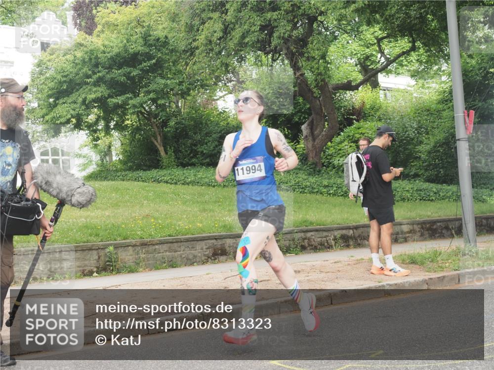 29.06.2025 - hella hamburg halbmarathon KatJ http://msf.ph/oto/8313323 29.06.2025 10:15:31 Zwischen KM18-KM19 1271 meine-sportfotos.de