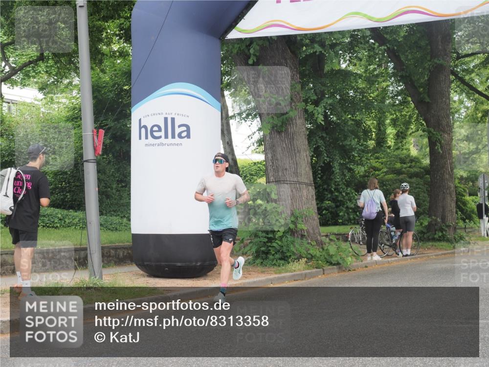 29.06.2025 - hella hamburg halbmarathon KatJ http://msf.ph/oto/8313358 29.06.2025 10:15:36 Zwischen KM18-KM19 1271 meine-sportfotos.de