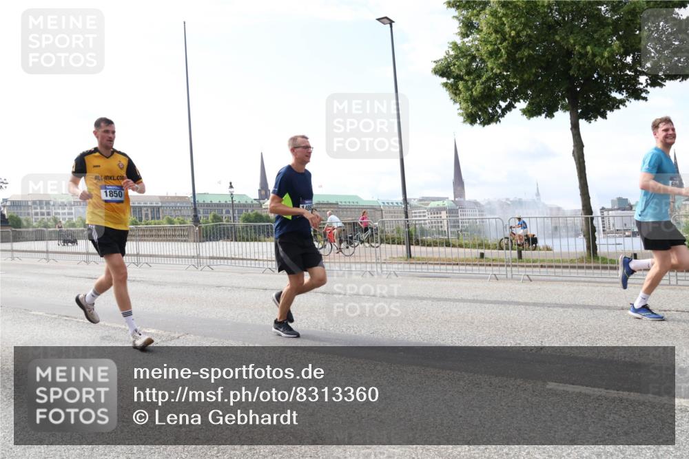 29.06.2025 - hella hamburg halbmarathon Lena Gebhardt http://msf.ph/oto/8313360 29.06.2025 10:12:26 Lombardsbrücke 1850, 1062, 1249, 1610, 1785, 1790, 1850, 2531, 2661, 2963, 2964, 3182, 3248, 3262, 3746, 4453, 4499, 4554, 5150, 5166, 5176, 5597, 5598, 6822, 6871, 6966, 7014, 7474, 8971, 9253, 9254, 9405, 9705, 10581, 10685, 11509, 11525, 11537, 11581, 12456, 13171, 13566, 13816, 14060, 14196, 14313, 14540, 14863, 14868, 14869, 15137, 15369, 16379, 16473, 16826, 16911, 16976, 18178, 18429, 18493, 18655 meine-sportfotos.de