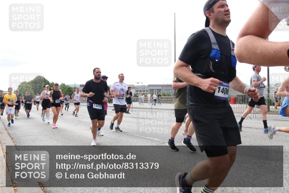 29.06.2025 - hella hamburg halbmarathon Lena Gebhardt http://msf.ph/oto/8313379 29.06.2025 10:22:10 Lombardsbrücke 174, 16154, 13477, 1406, 153, 1003, 1158, 1187, 1191, 1250, 1294, 1419, 1598, 1668, 1958, 1963, 2009, 2022, 2063, 2172, 2315, 2351, 2353, 2514, 2529, 2744, 3050, 3108, 3172, 3458, 3606, 3768, 3910, 3946, 3995, 4046, 4113, 4114, 4131, 4289, 4366, 4375, 4376, 4556, 4559, 4829, 4970, 5079, 5641, 5838, 6030, 6048, 6049, 6303, 6307, 6347, 6475, 6676, 6805, 6820, 6881, 6977, 7075, 7162, 7672, 7794, 8431, 8511, 8715, 8855, 8860, 8884, 8954, 8959, 9002, 9062 meine-sportfotos.de