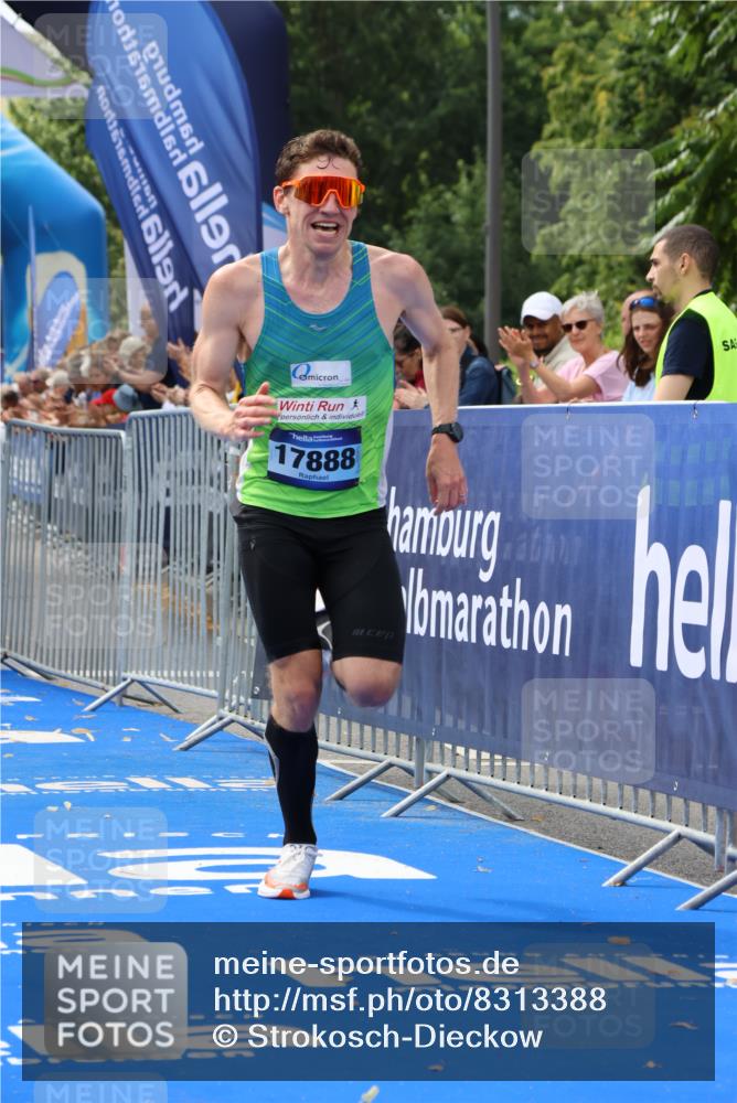 29.06.2025 - hella hamburg halbmarathon Strokosch-Dieckow http://msf.ph/oto/8313388 29.06.2025 10:10:59 Ziel 46, 17888 meine-sportfotos.de