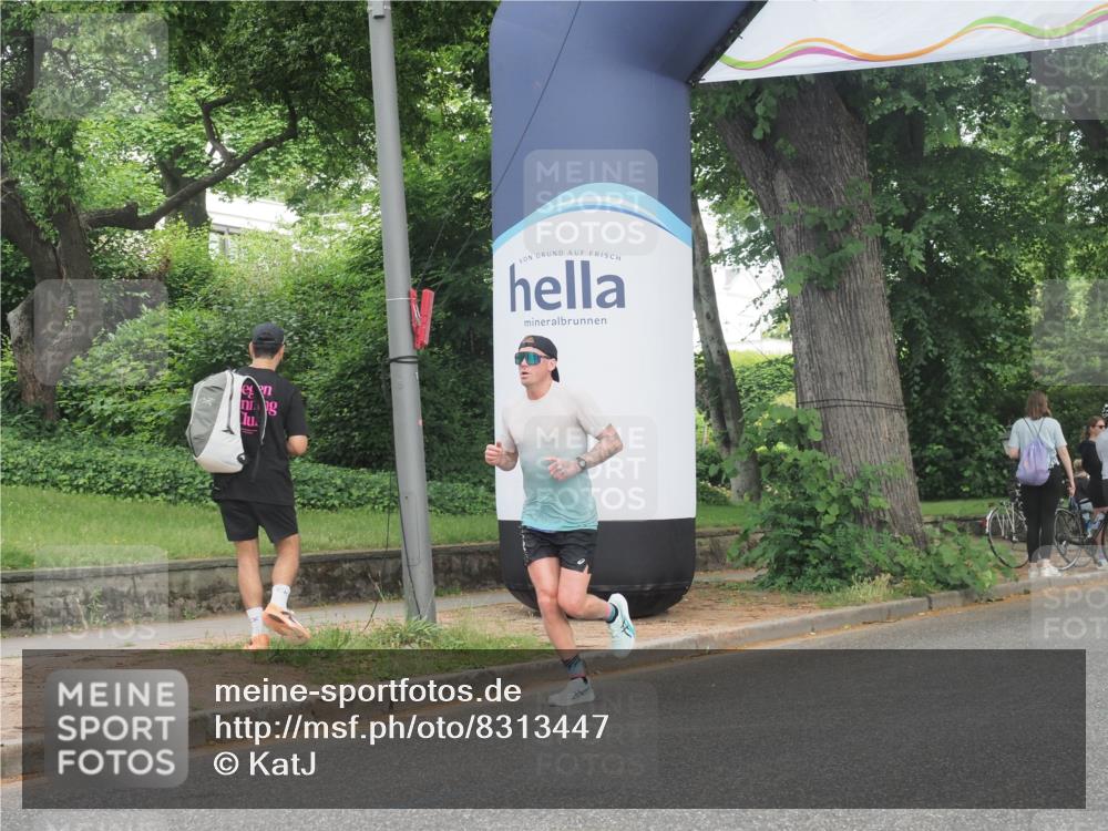 29.06.2025 - hella hamburg halbmarathon KatJ http://msf.ph/oto/8313447 29.06.2025 10:15:37 Zwischen KM18-KM19 1271 meine-sportfotos.de