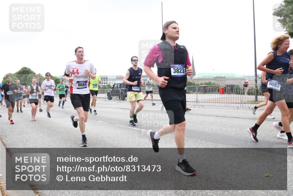 29.06.2025 - hella hamburg halbmarathon Lena Gebhardt http://msf.ph/oto/8313473 29.06.2025 10:47:03 Lombardsbrücke 13756, 13757, 44, 8684, 8486, 3823, 9092, 1073, 1185, 1286, 1363, 1371, 1375, 1463, 1593, 1607, 1704, 1720, 1961, 1999, 2162, 2211, 2320, 2327, 2537, 2555, 2556, 2665, 2981, 3277, 3406, 3407, 3734, 3823, 4184, 4202, 4239, 4296, 4342, 4483, 4604, 4806, 4895, 5111, 5114, 5700, 5796, 5953, 6485, 6496, 6740, 6879, 7073, 7412, 7430, 7431, 7630, 7631, 7827, 8105, 8131, 8477, 8486, 8553, 8684, 8706, 8915, 8967, 9691, 14261, 16882, 16987 meine-sportfotos.de