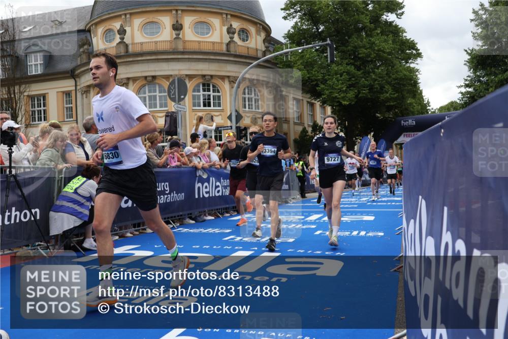 29.06.2025 - hella hamburg halbmarathon Strokosch-Dieckow http://msf.ph/oto/8313488 29.06.2025 10:57:26 Ziel 2236, 3435, 4502, 5015, 5134, 5728, 5926, 6272, 6281, 6302, 8393, 9450, 9727, 12144, 12590, 13245, 13394, 13664, 15695, 16093, 16830, 17160, 17758, 17828 meine-sportfotos.de