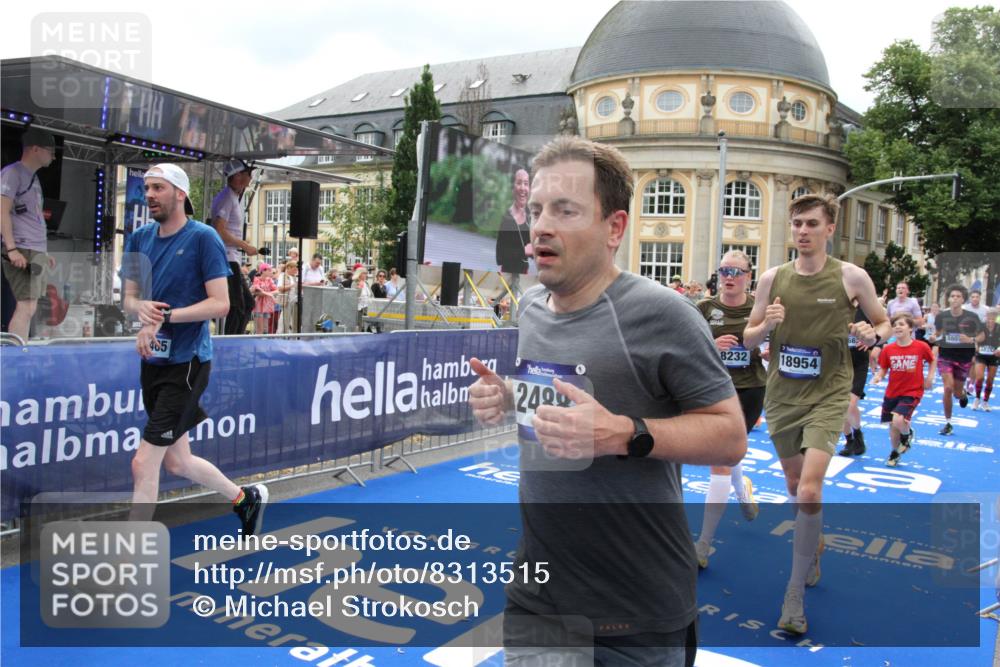 29.06.2025 - hella hamburg halbmarathon Michael Strokosch http://msf.ph/oto/8313515 29.06.2025 10:58:55 Ziel 2159, 2488, 2840, 3859, 4632, 4833, 5277, 5885, 6438, 6720, 8807, 9156, 9353, 10268, 10518, 10539, 10788, 10915, 12734, 14673, 14965, 17405, 17630, 17931, 18180, 18232, 18954 meine-sportfotos.de