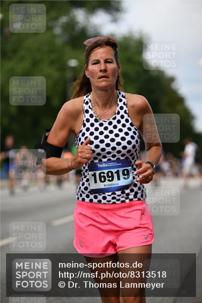 29.06.2025 - hella hamburg halbmarathon Dr. Thomas Lammeyer http://msf.ph/oto/8313518 29.06.2025 10:38:40 Kennedybrücke 1025, 1705, 2376, 2510, 2511, 2751, 2801, 3145, 3420, 3829, 4479, 4540, 4942, 5609, 6034, 6105, 6109, 6718, 6727, 6843, 7324, 7329, 7644, 8021, 8202, 8589, 8965, 9379, 9448, 9514, 10674, 11122, 11245, 11432 meine-sportfotos.de